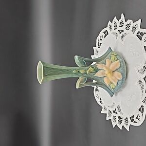 Roseville Pottery Clematis 187-7 Bud Vase